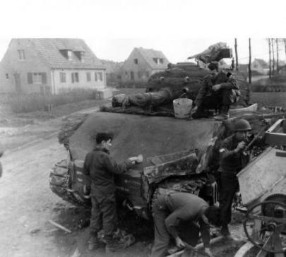 la 2nd armored applique un blindage de ciment  contre les Panzerfaust