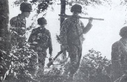soldats  de le 2nd armored division en tenues camouflées en juin 1944